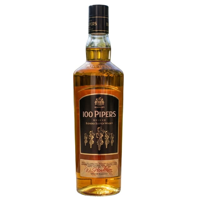 100 Pipers Deluxe Blended Scotch Whisky